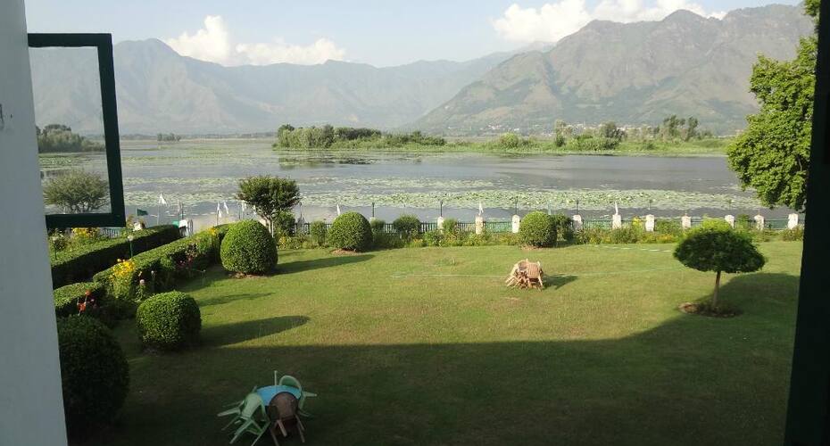 Samad's Island of Peace, Srinagar 2